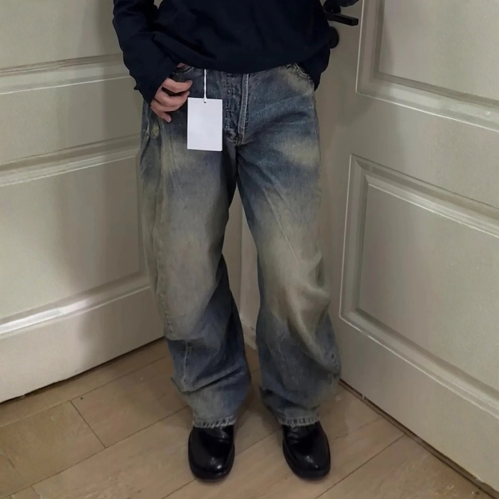 Distressed Baggy Jeans